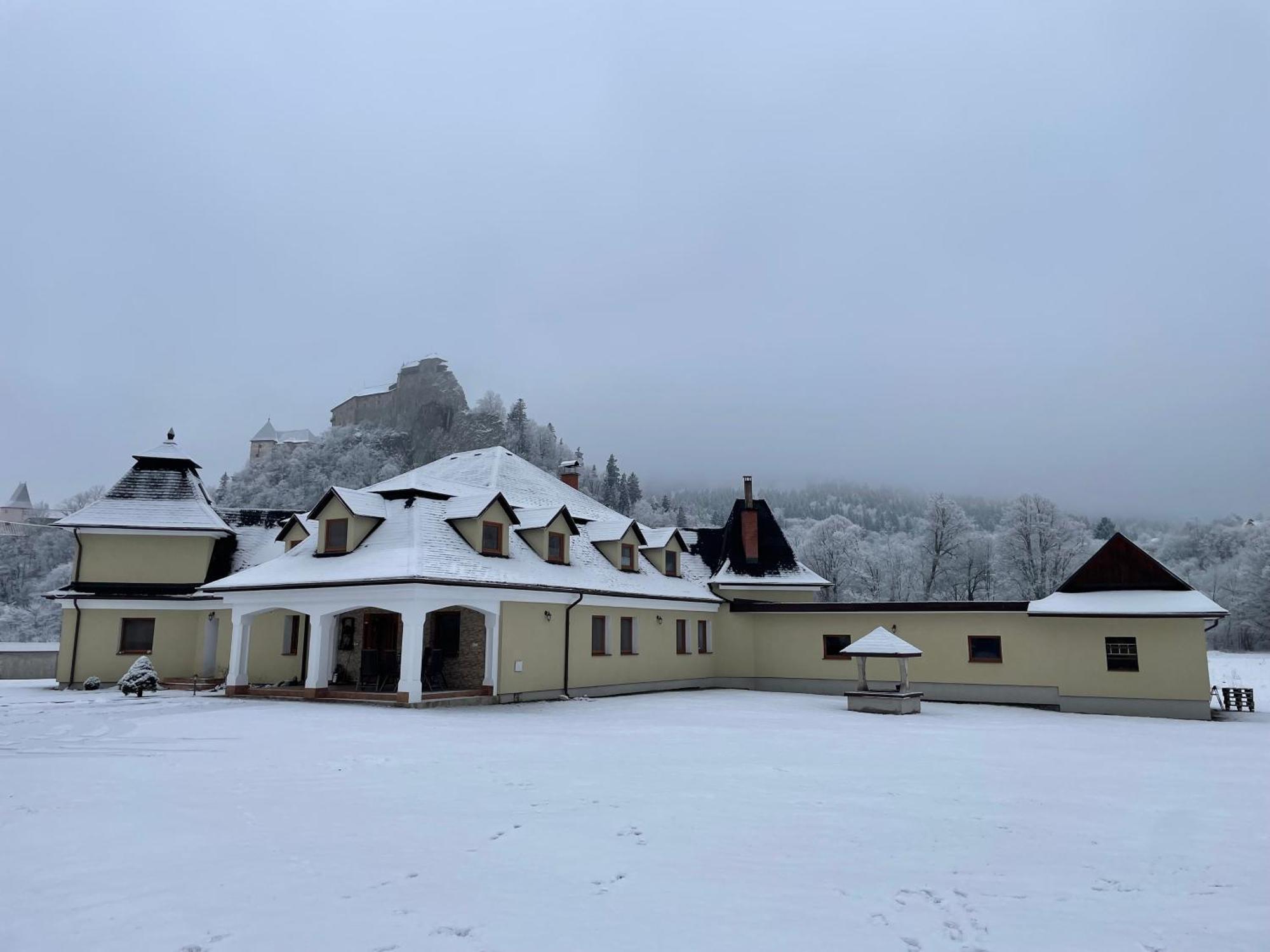 Penzion U Dvoch Levov Oravsky Podzamok Exteriör bild