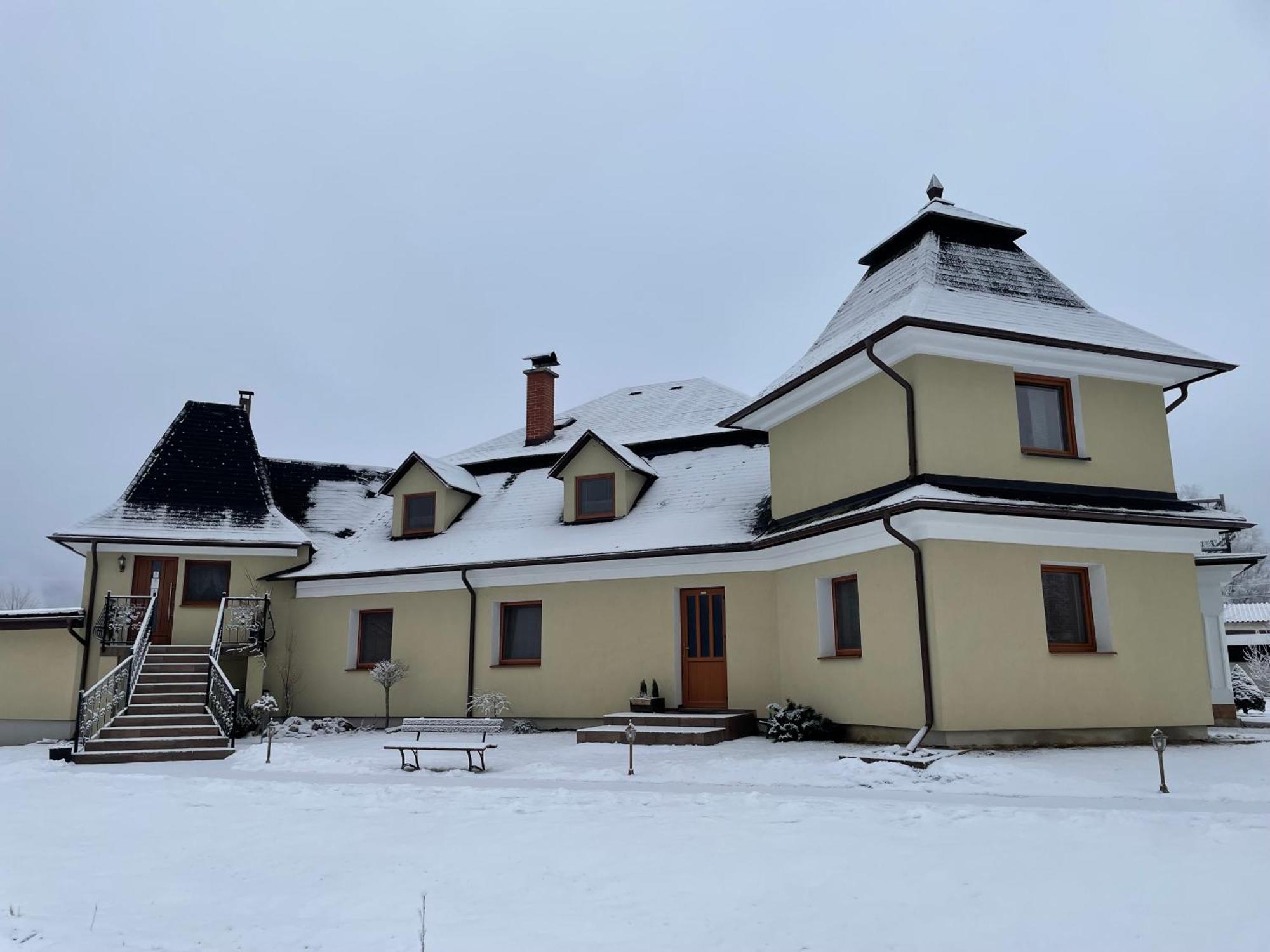 Penzion U Dvoch Levov Oravsky Podzamok Exteriör bild